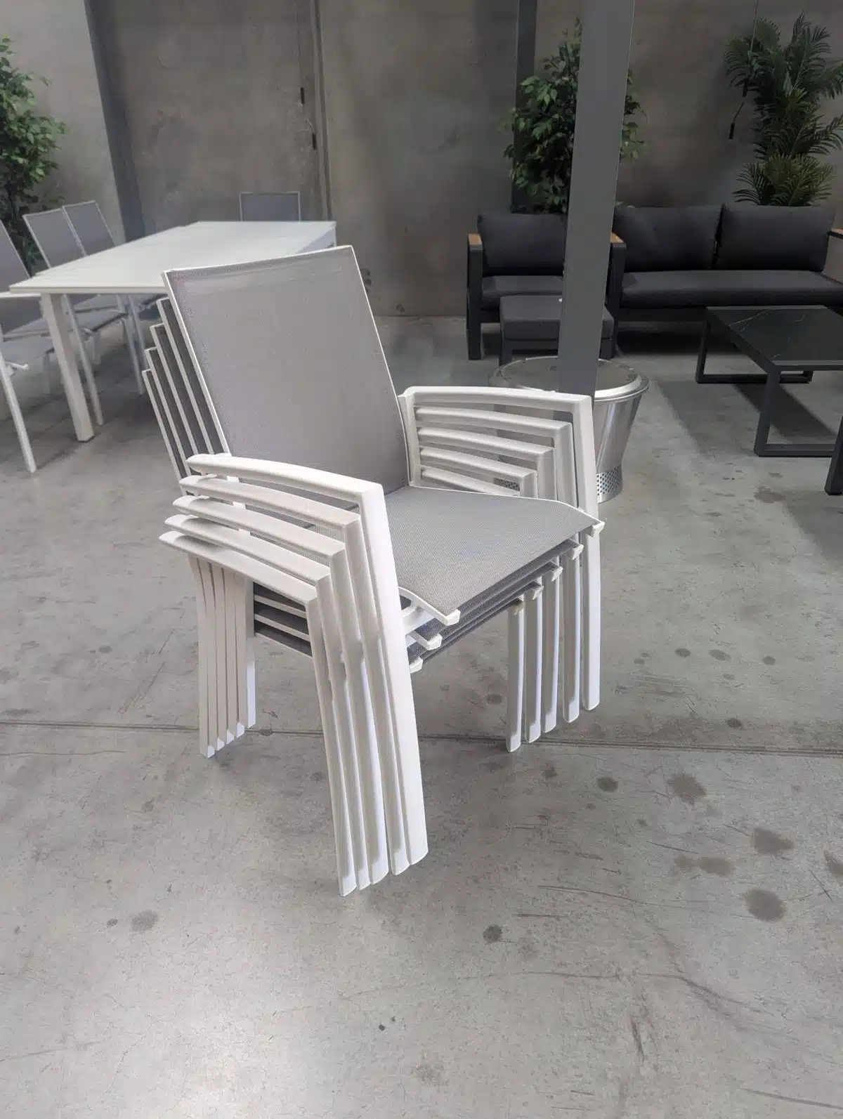 La Mesa - Premium 10-Seat Aluminium Outdoor Dining Table Set - Image 8