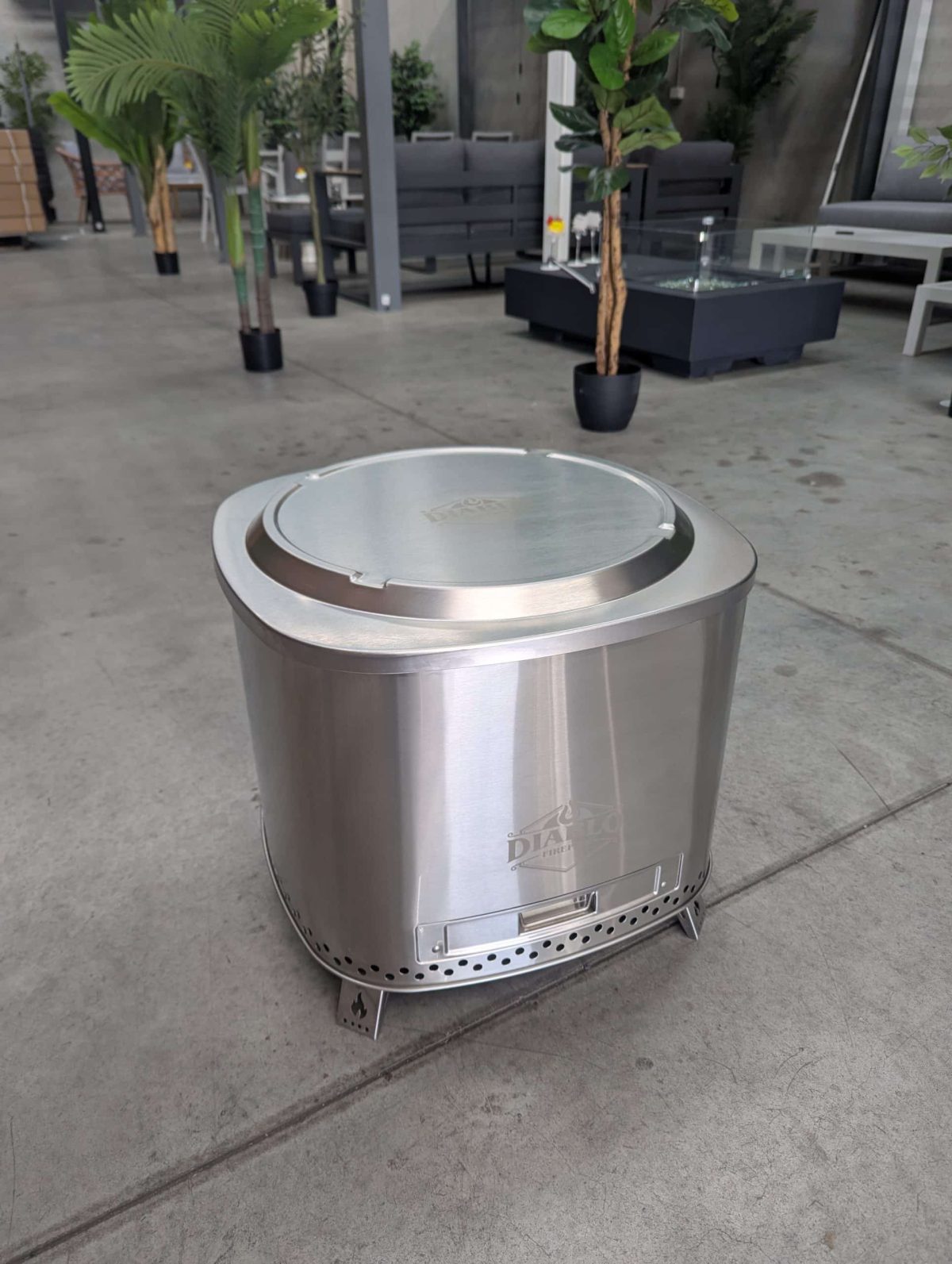 Diablo Smokeless Fire Pit 500mm with Adjustable Grill, Lid & Carry bag - Image 8