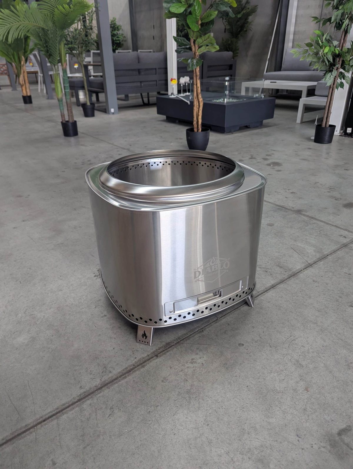Diablo Smokeless Fire Pit 500mm with Adjustable Grill, Lid & Carry bag - Image 9