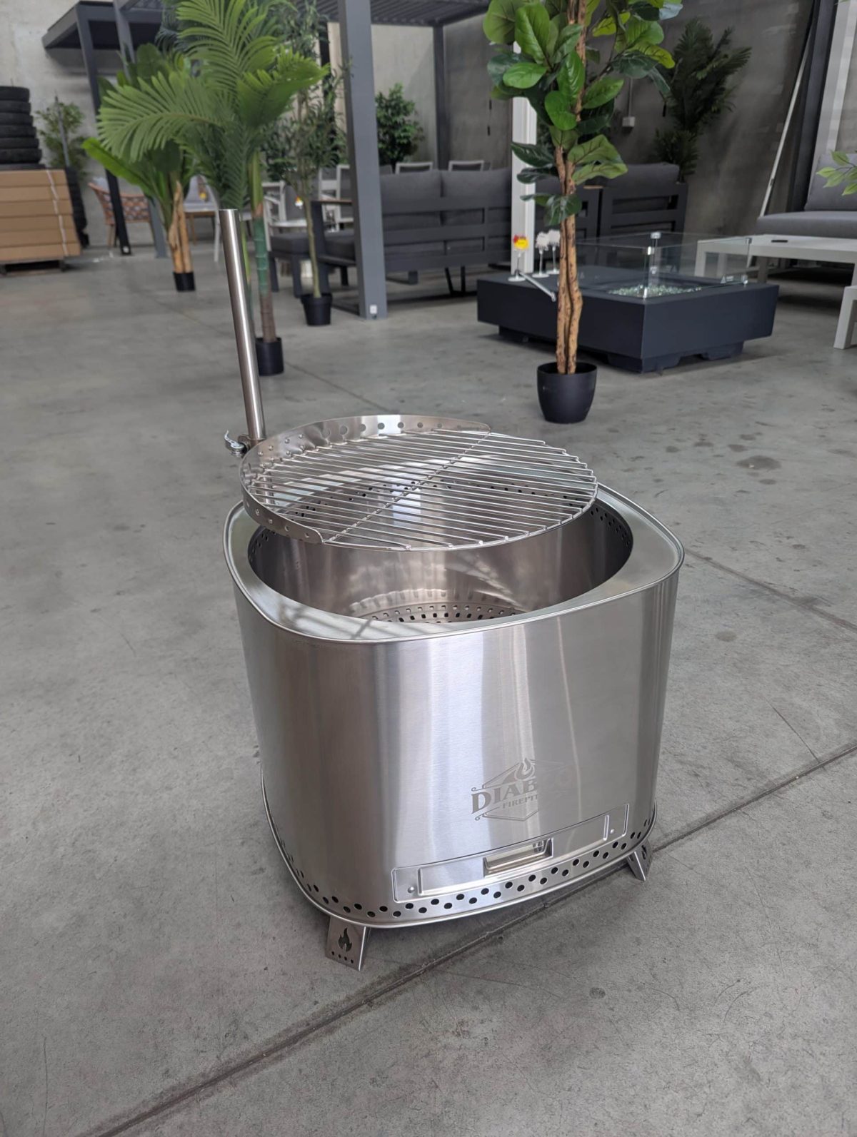 Diablo Smokeless Fire Pit 500mm with Adjustable Grill, Lid & Carry bag - Image 10
