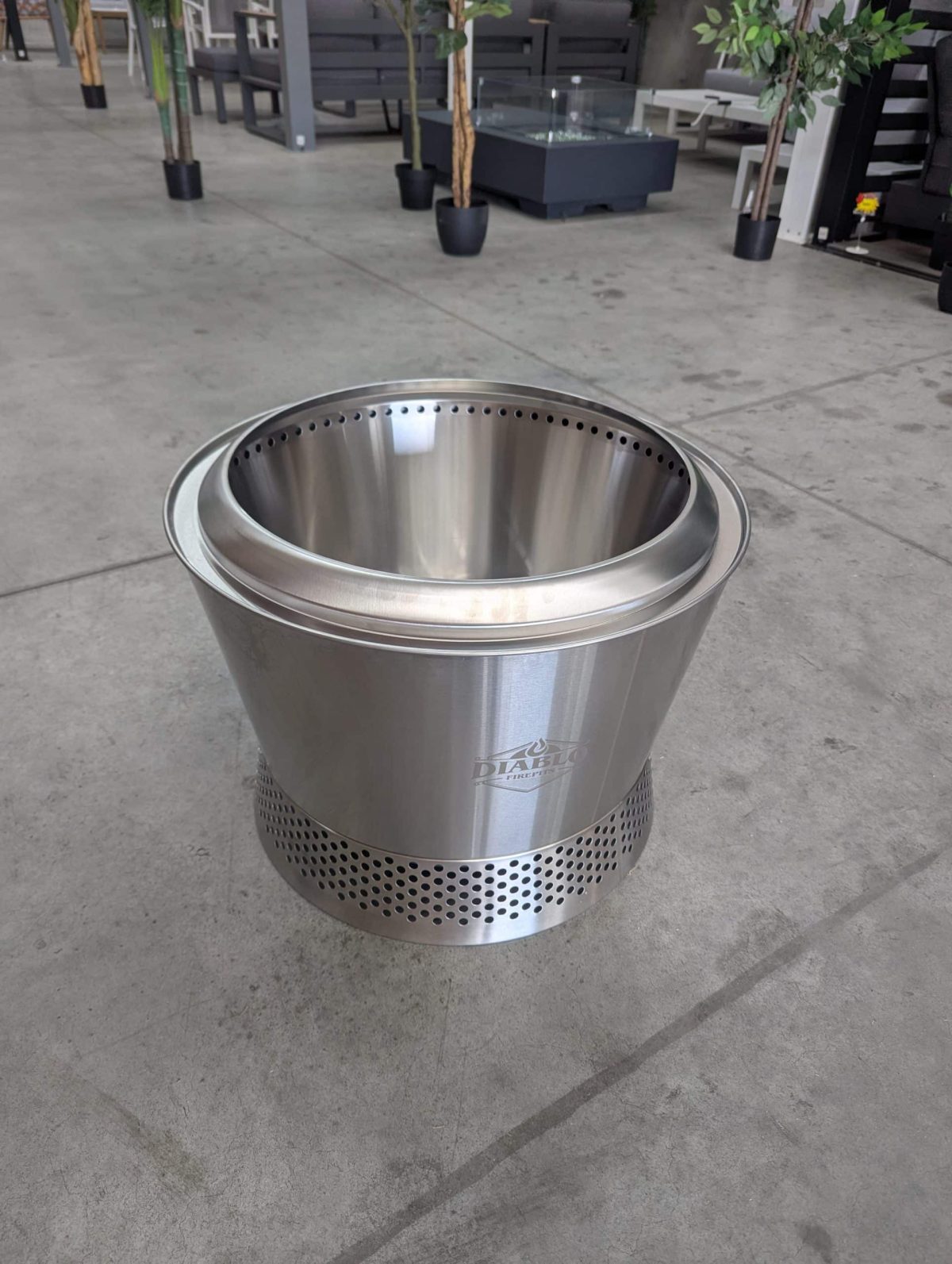 Diablo Huge Smokeless Fire Pit 600mm with Grill and Carry Bag - Image 8