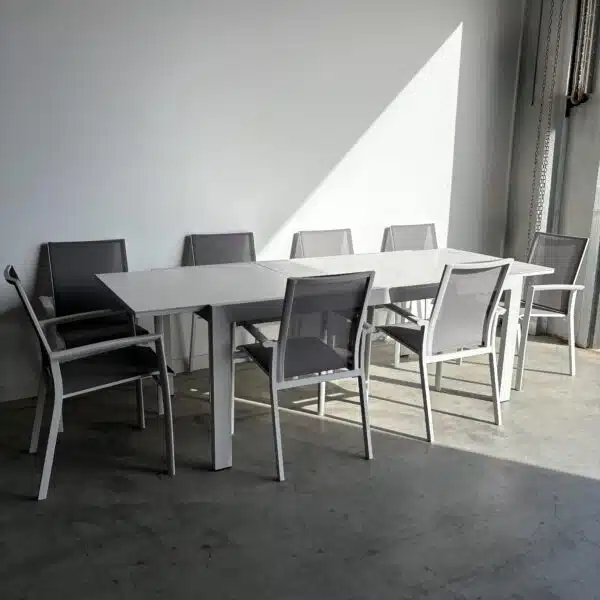 La mesa retractable 10 seat outdoor dining table