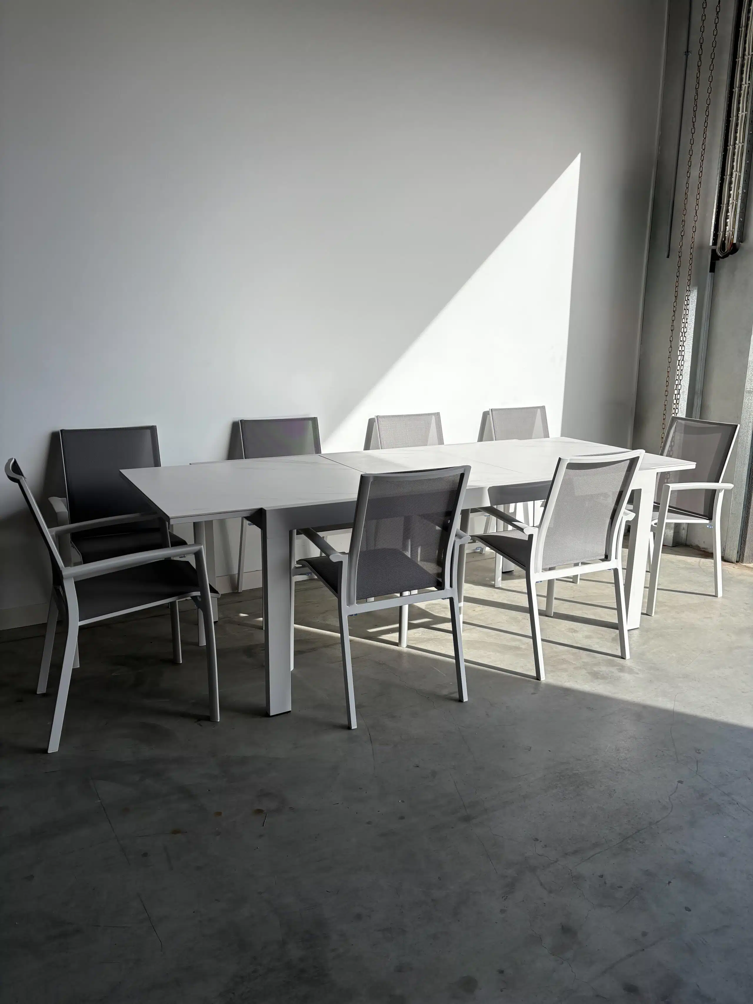 lamesa-1 La mesa retractable 10 seat outdoor dining table