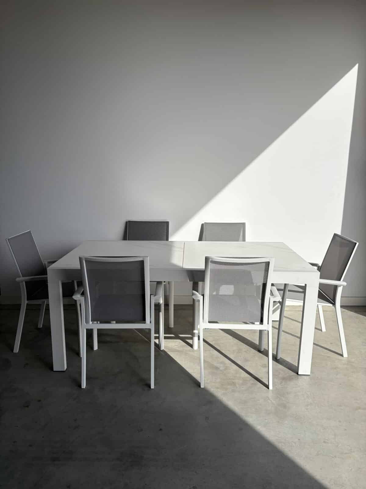 La Mesa - Premium 10-Seat Aluminium Outdoor Dining Table Set - Image 4