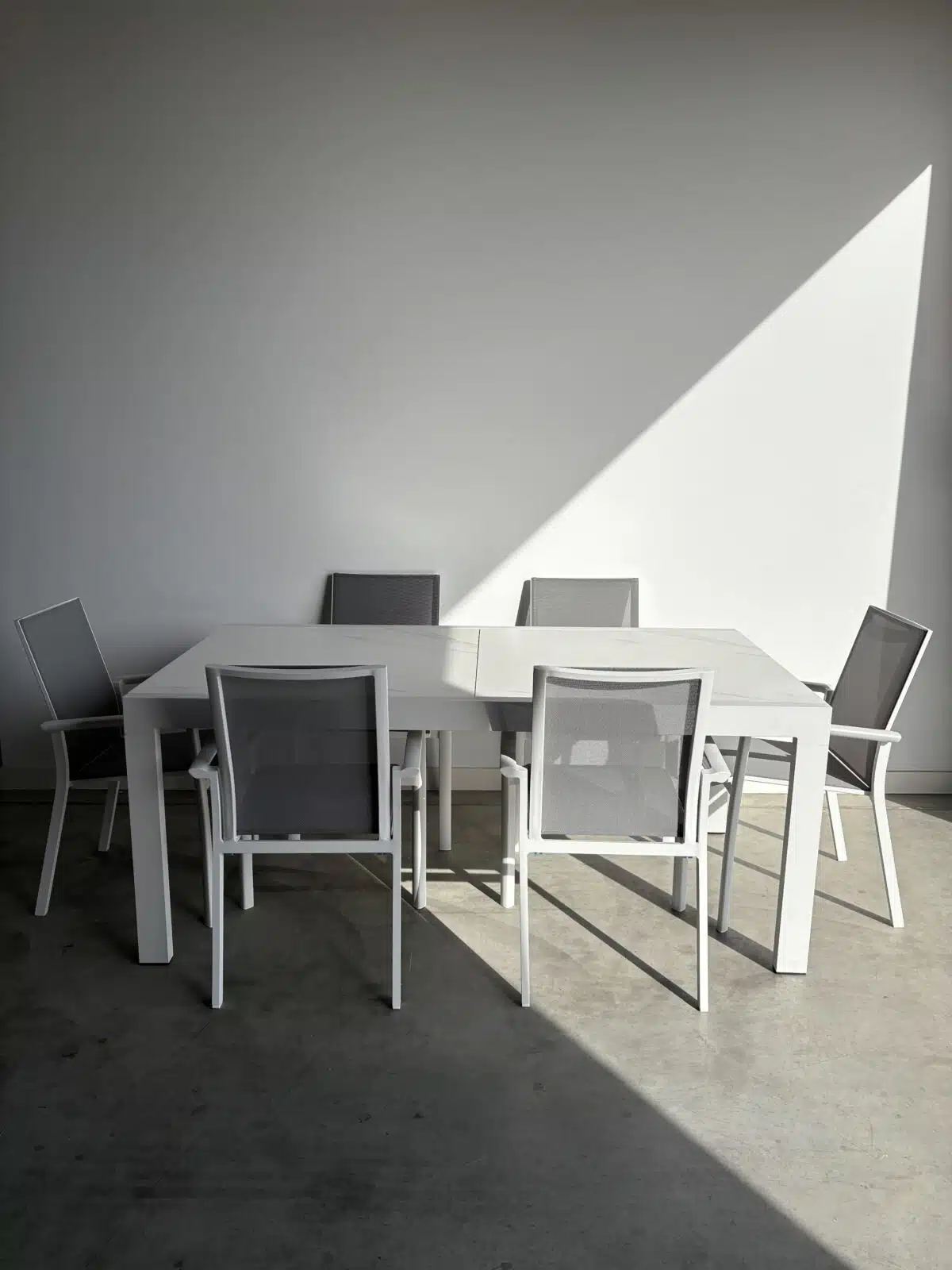 La Mesa - Premium 10-Seat Aluminium Outdoor Dining Table Set - Image 4